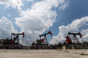 Read more about the article Petróleo fecha em alta