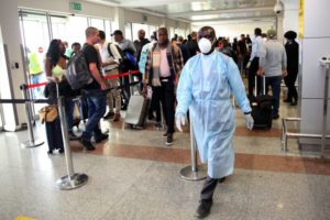 Read more about the article Dezasseis passageiros testam positivo no rastreio pós-desembarque