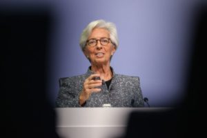 Read more about the article Lagarde alerta para recessão em 2023 em caso de corte total do gás russo