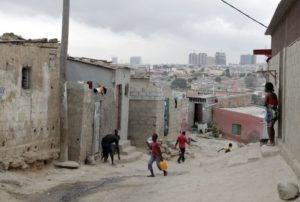 Read more about the article Governo reconhece que crianças têm sido traficadas para o exterior com “documentos legais”