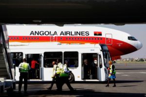 Read more about the article Angola recebe os primeiros regressados dos 11 mil retidos no Brasil, Portugal e África do Sul