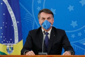 Read more about the article Aliados do Presidente do Brasil são alvo de operação policial contra notícias falsas