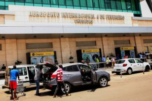 Read more about the article Detida no aeroporto 4 de Fevereiro uma angolana com 35 cápsulas de cocaína