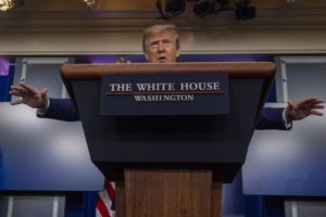 Read more about the article Trump anuncia que acordo entre Israel e EAU será assinado na Casa Branca em três semanas