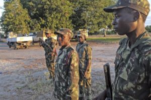 Read more about the article Governo diz que grupos armados usam uniforme do exército e “drones”