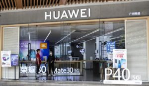 Read more about the article China ameaça retaliar restrições impostas pelos EUA nos negócios com a Huawei