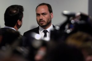 Read more about the article Polícia identifica filho de Bolsonaro como líder de esquema de ‘fake news’ – imprensa