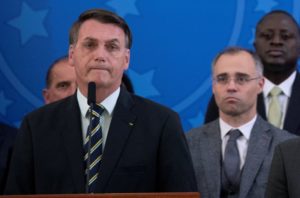 Read more about the article Bolsonaro defende aliados investigados e diz que “gabinete do ódio” é invenção