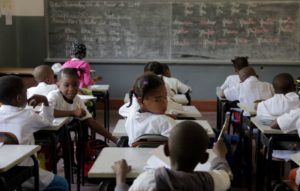 Read more about the article 43% das escolas no mundo sem condições de higiene que garantam reabertura segura
