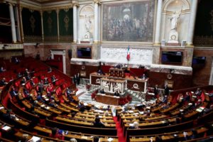 Read more about the article Dissidentes fazem perder maioria absoluta a partido de Macron na Assembleia Nacional francesa