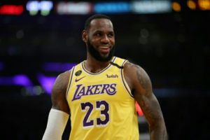 Read more about the article LeBron James mantém indefinição sobre futuro na NBA após eliminação dos Lakers