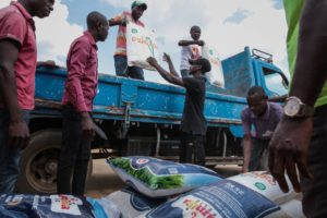Read more about the article Famílias vulneráveis em Luanda recebem 1.432 cestas básicas