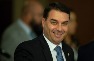 Read more about the article Filho de Bolsonaro pediu contratação de advogado brasileiro suspeito em fuga de informação