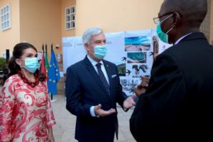 Read more about the article Portugal entrega material de biossegurança e medicamentos a Angola