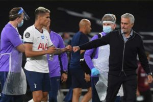 Read more about the article Mourinho leva Tottenham à Europa, Bruno Fernandes marca e United confirma ‘Champions’