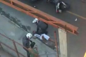 Read more about the article Nova agressão policial contra um jovem gera indignação no Brasil
