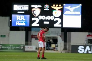 Read more about the article Benfica desperdiça vantagem de dois golos e empata em Portimão