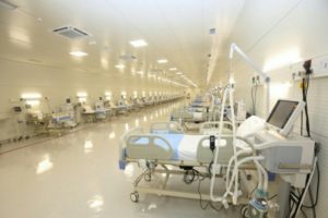 Read more about the article Deputados e religiosos avaliam Hospital de Campanha na ZEE