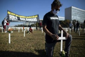Read more about the article Brasil tem 162.015 mortos e mais de 5,6 milhões de casos confirmados