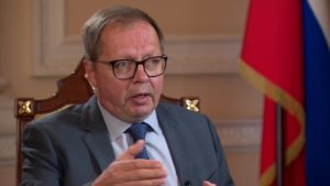 Read more about the article Embaixador russo nega envolvimento de Moscou em espionagem de vacina contra COVID-19