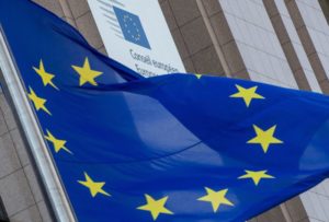 Read more about the article Comissário de Comércio europeu se demite após violar normas anti-COVID