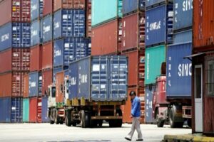 Read more about the article Exportações chinesas disparam, apesar da crise mundial