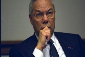 Read more about the article Diplomatas e ex-governantes republicanos declaram voto em Joe Biden