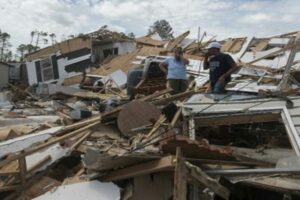 Read more about the article Furacão Laura já fez pelo menos 14 mortos nos EUA