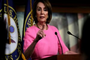 Read more about the article Democrata Pelosi acusa Trump de colocar interesses pessoais à frente do país