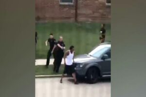 Read more about the article Polícia dispara nas costas de homem negro em Wisconsin e reacende protesto racial nos EUA
