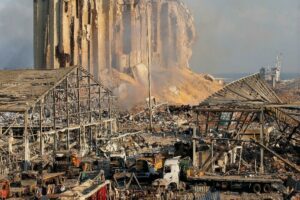 Read more about the article Pelo menos 137 mortos e 5.000 feridos em explosões de Beirute