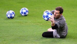 Read more about the article Real Madrid diz que Casillas é o melhor guarda-redes da história do clube