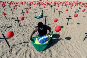 Read more about the article Brasil totaliza 117.665 mortos e ultrapassa os 3.7 milhões de infetados
