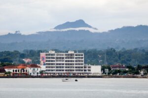 Read more about the article Rússia pode usar São Tomé e Príncipe como interposto comercial – Governo são-tomense