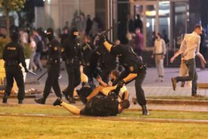 Read more about the article Três mil detidos em protestos noturnos ilegais – Minsk