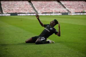 Read more about the article Defesa-esquerdo nigeriano Zaidu reforça FC Porto