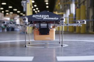 Read more about the article Amazon é autorizada a usar drones para entregar produtos nos EUA