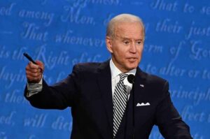 Read more about the article Joe Biden a Trump: “É difícil falar com este palhaço. Perdão, esta pessoa”