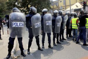 Read more about the article Polícia impede manifestação de jovens para exigirem alternância política