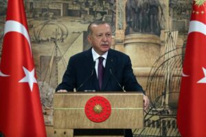 Read more about the article Erdogan avisa França para “não entrar em conflito com a Turquia”