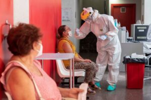 Read more about the article Espanha regista desde sexta-feira 31.785 novos casos e 179 mortes