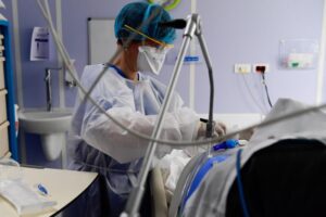 Read more about the article França regista 10.569 novas infeções nas últimas 24 horas