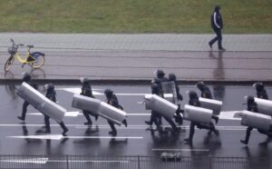 Read more about the article Minsk ameaça recorrer a balas reais para travar protestos
