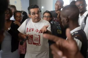 Read more about the article Estado angolano deve responsabilizar pessoas que “ilicitamente” cobraram taxas em escolas públicas — Luaty Beirão