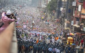 Read more about the article Dezenas de milhares de pessoas manifestam-se contra a França no Bangladesh