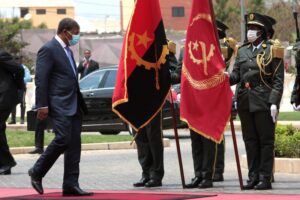 Read more about the article Presidente República quer privados a produzir bens de consumo para militares