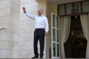 Read more about the article Putin assina aumento de impostos para rendimentos mais elevados