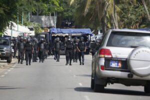 Read more about the article CEDEAO, UE e ONU pedem respeito pela “ordem constitucional” na Costa do Marfim