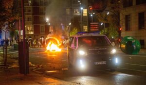 Read more about the article Polícia espanhola dispersa manifestantes contra restrições em várias cidades