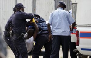 Read more about the article Polícia impede marcha, detém e ameaça com morte 10 activistas no Uíge